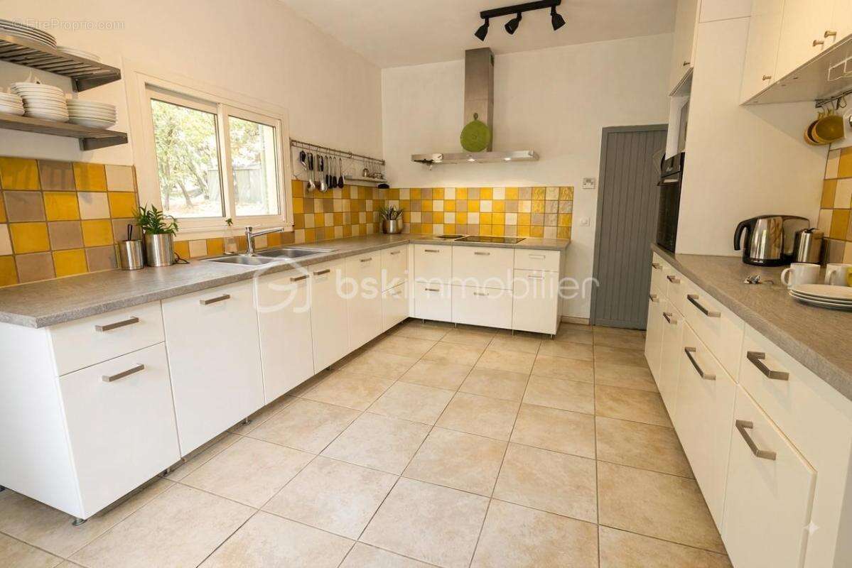 Villa de plain-pied t5 avec piscine, grand terrain et potentiel de studio indépendant – flassans-sur-issole - photo 8