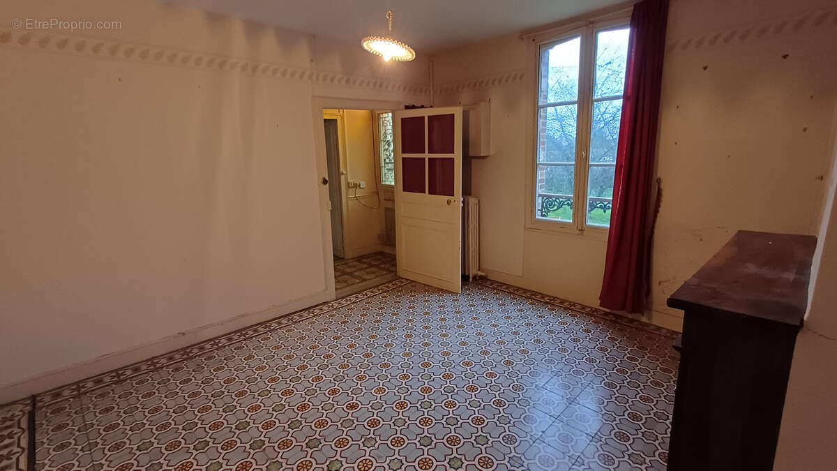 Maison à LES ORMES-SUR-VOULZIE