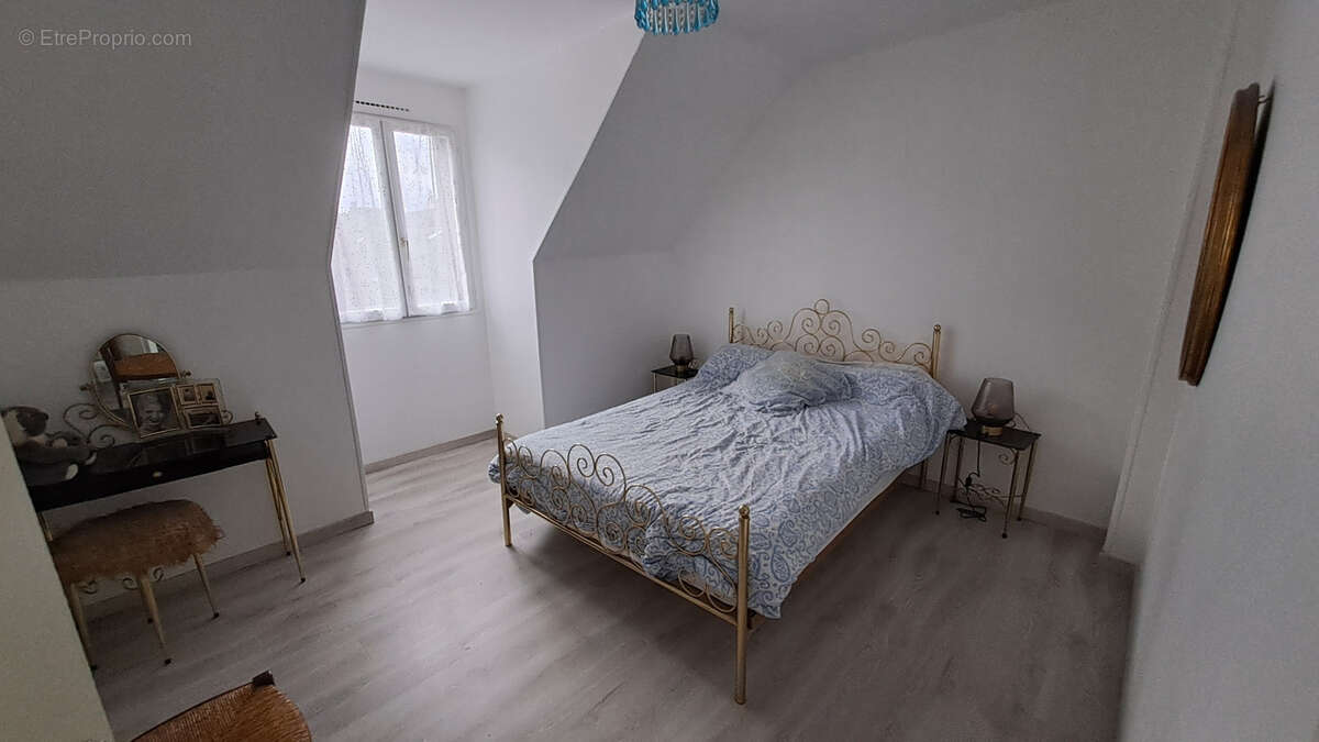 Maison à AILLANT-SUR-THOLON