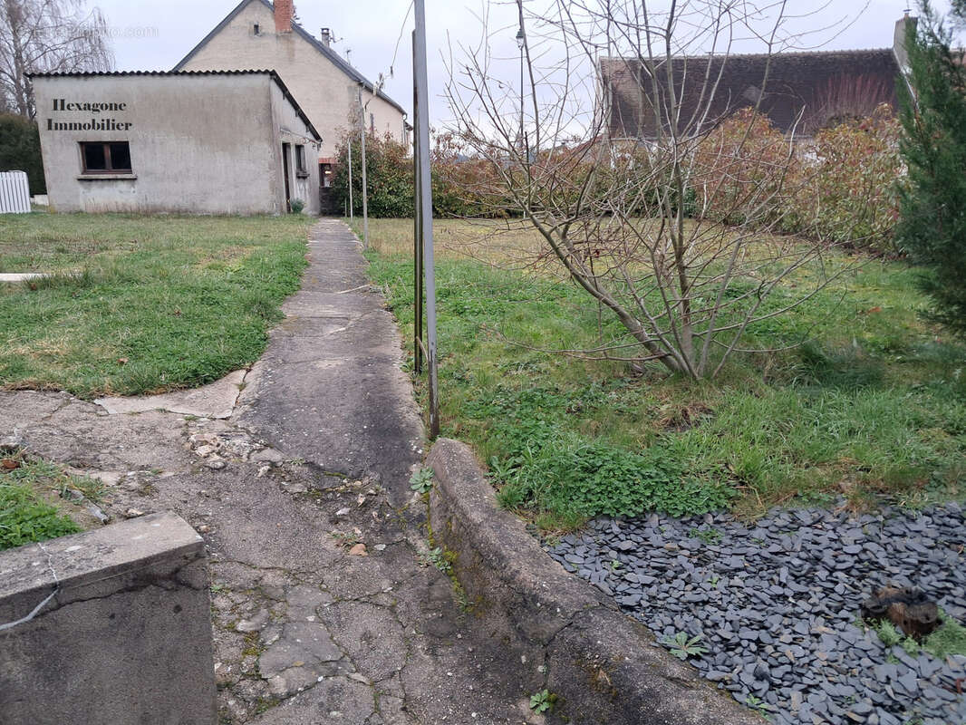 Maison à FAVERELLES