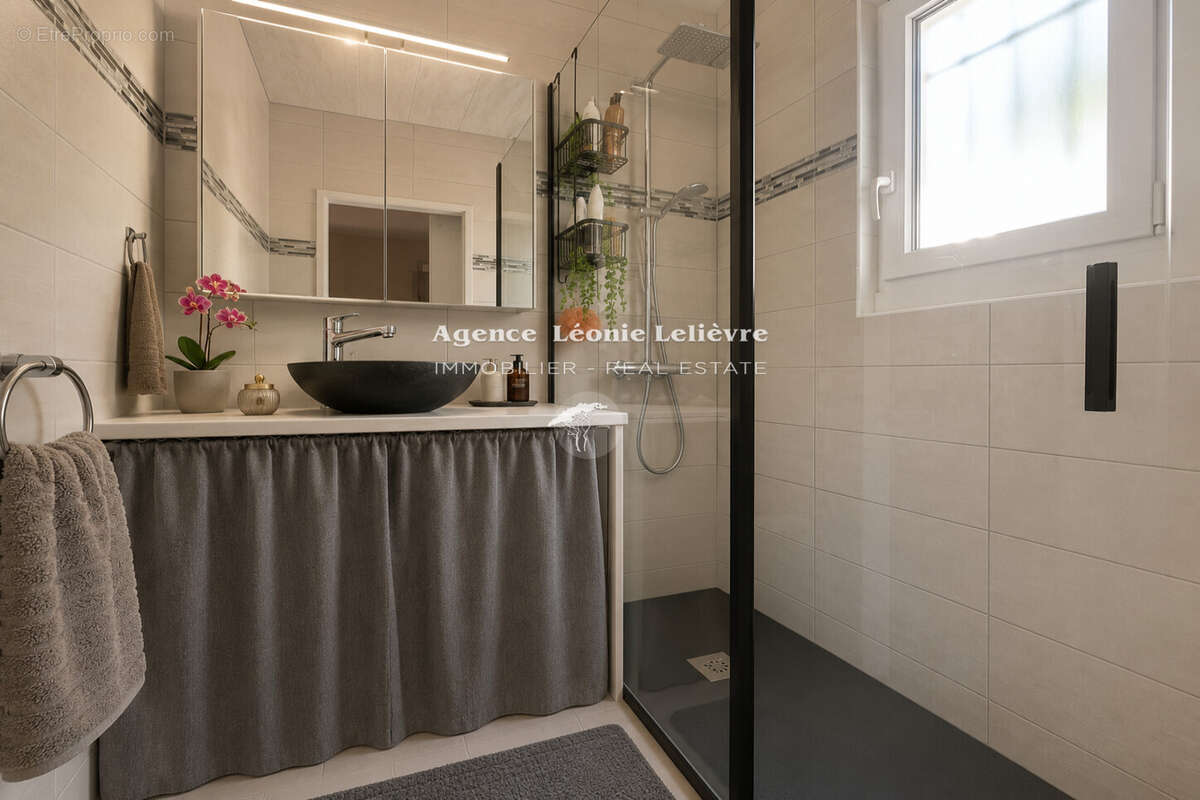 Appartement à LES ISSAMBRES