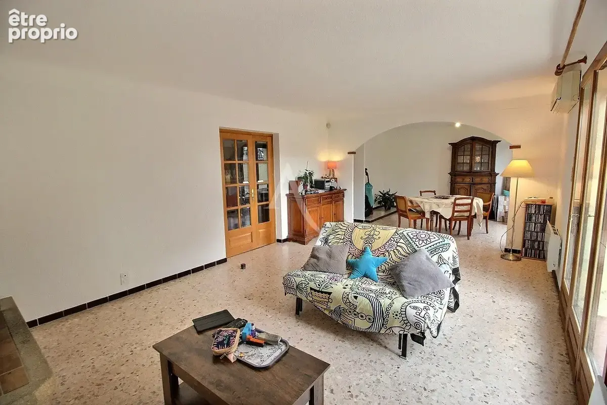 À vendre villa de type f4 d'une surface de 115 m² sur terrain 3 faces de 385 m² avec piscine et garage - photo 3