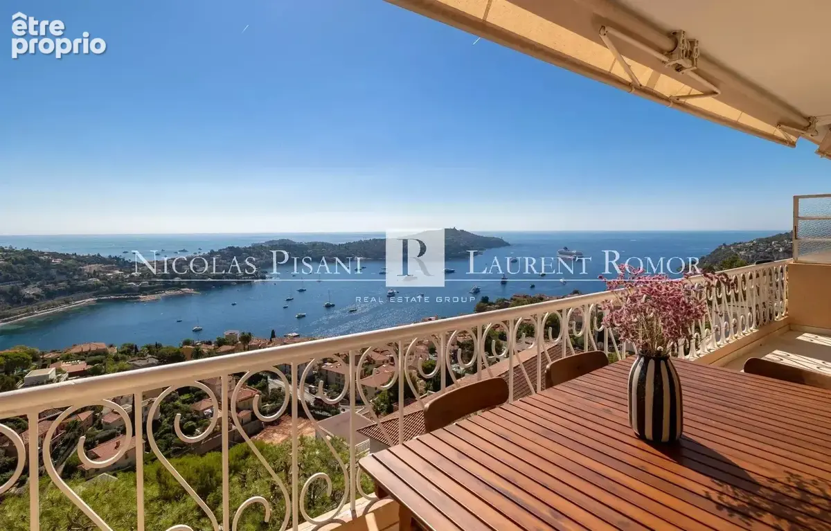Exclusivité dernier etage – villefranche-sur-mer – 3 pièces rénové avec terrasse, garage et vue mer - photo 1