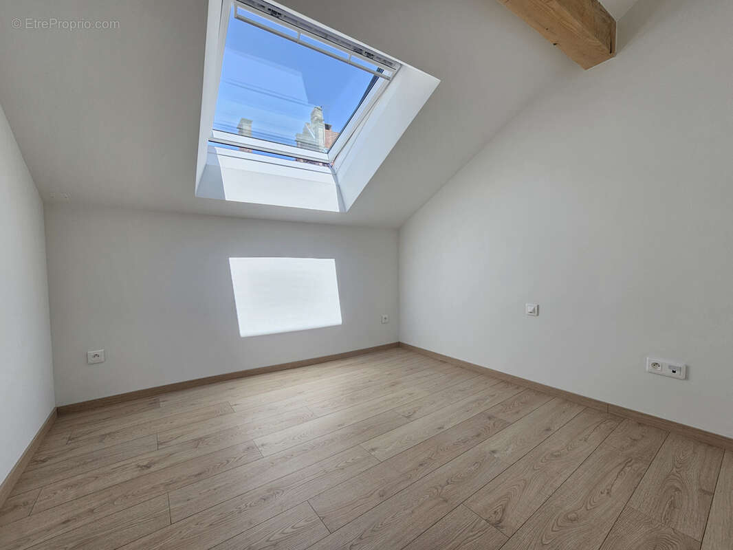 A vendre appartement duplex T4 climatisé centre-ville BELLEY. - photo 4