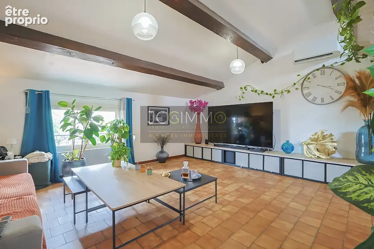 Villa de 318m2 avec deux logements indépendants et fort potentiel ! - photo 29