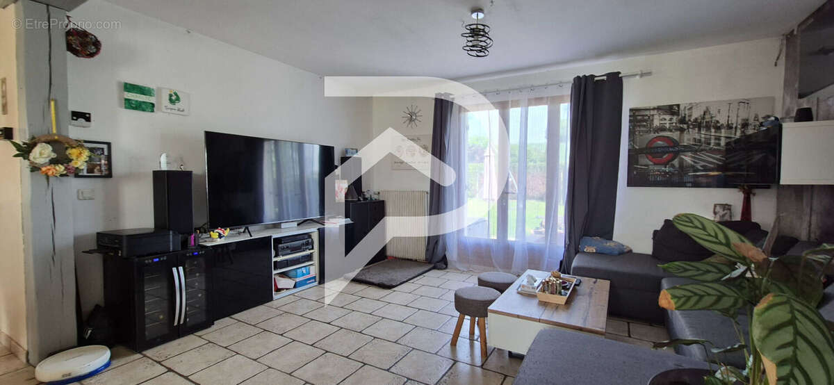 Maison à SAINT-AUBIN-SOUS-ERQUERY