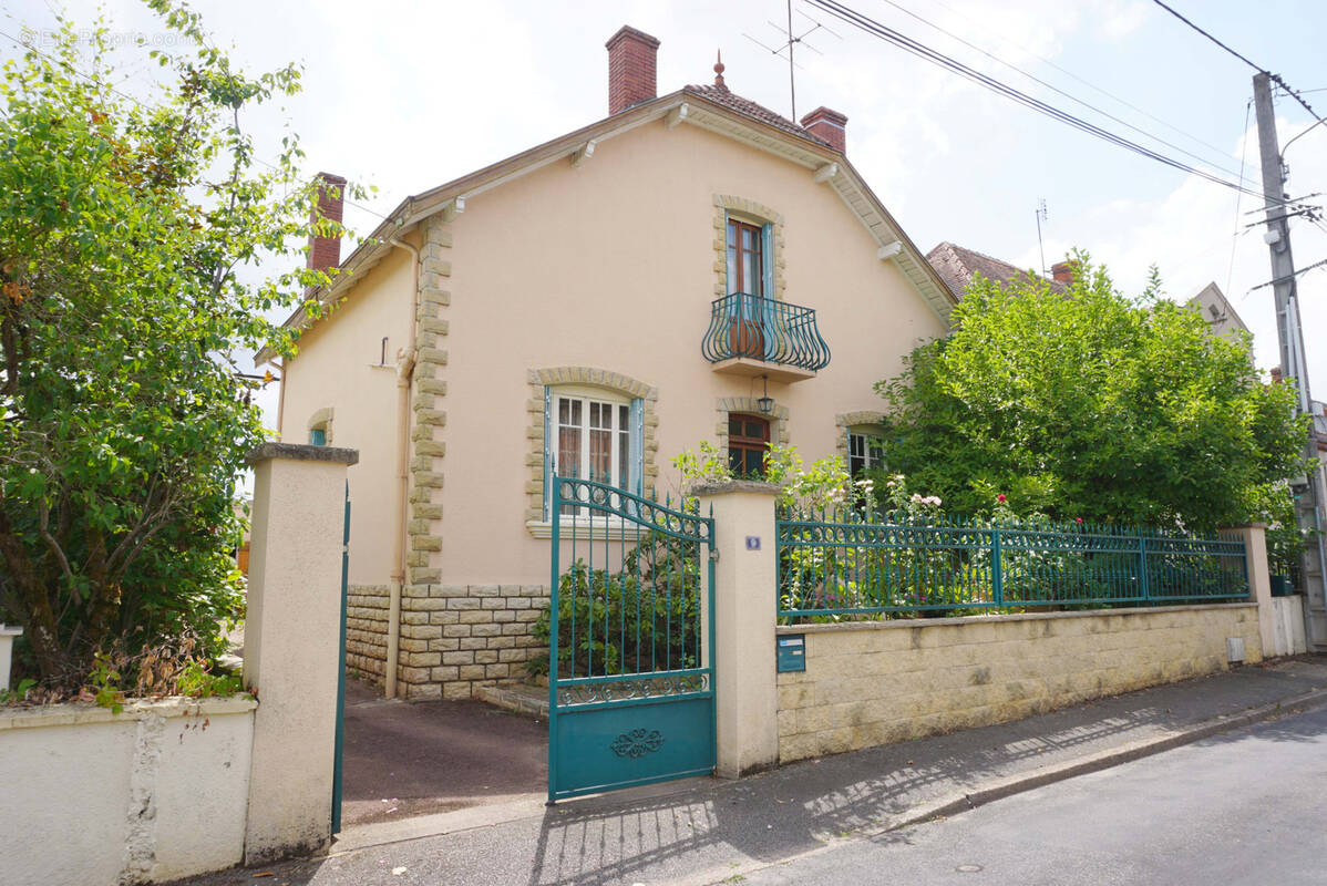 Maison à PARAY-LE-MONIAL