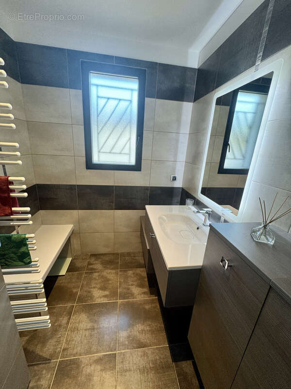 Maison à SAINTE-CECILE-LES-VIGNES