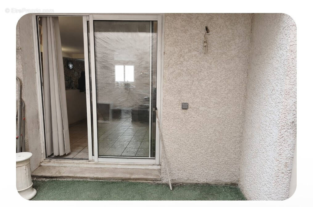 Maison à SAINT-LAURENT-DE-LA-SALANQUE