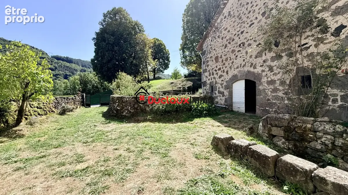 Maison auvergnate en pierre avec grange - photo 13