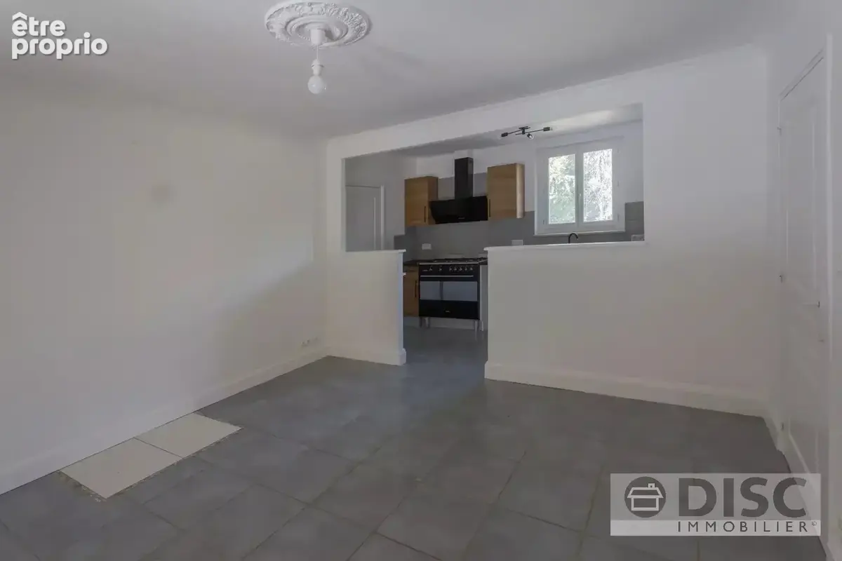Maison de plain-pied rénovée avec jardin clos. - photo 6