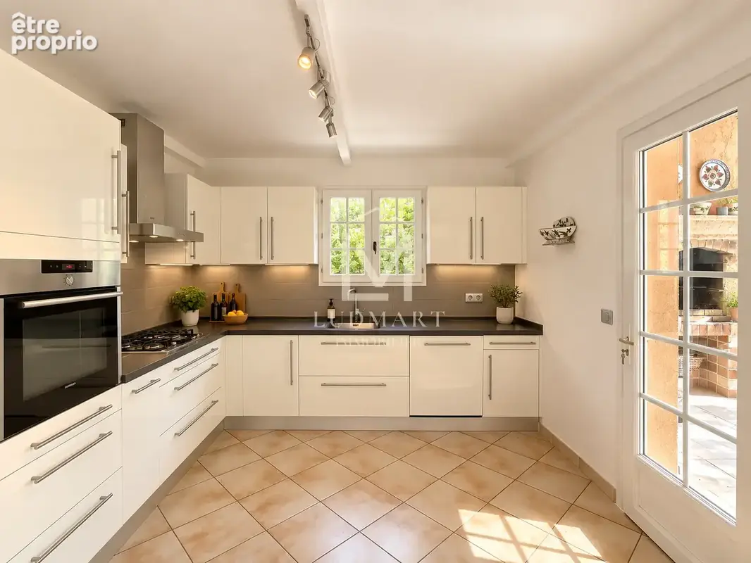 Propriété à vendre à Lorgues   225 m2 habitables, 5 chambres, maison d’amis, piscine et terrain de 4 000 m2 - photo 25