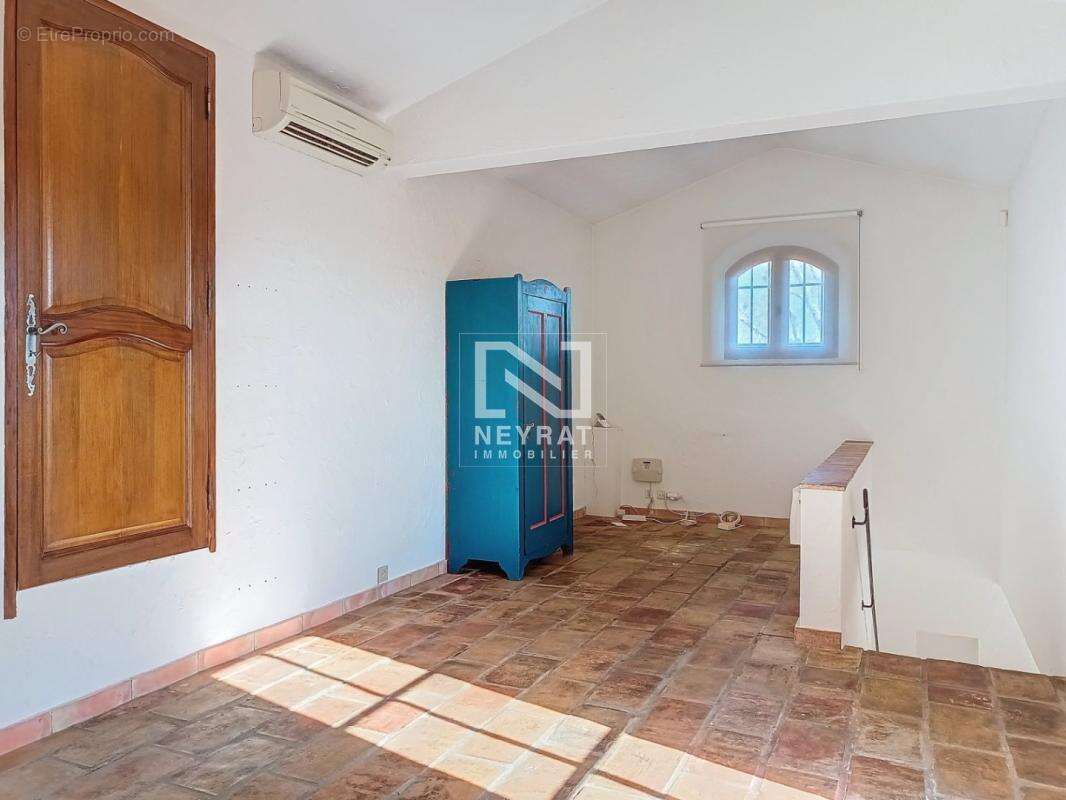 Maison à TOURRETTES