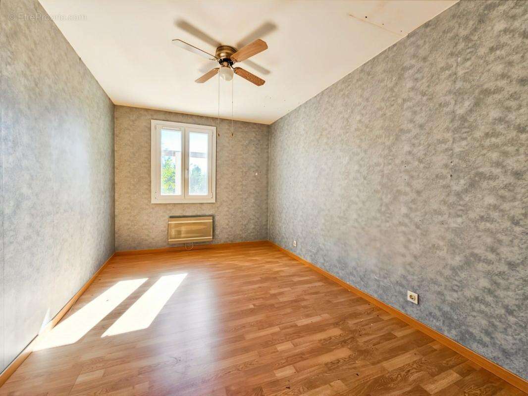 À Vendre à St Hippolyte de Montaigu - Maison de plain pied de 89m² sur 1200m² de terrain - photo 7