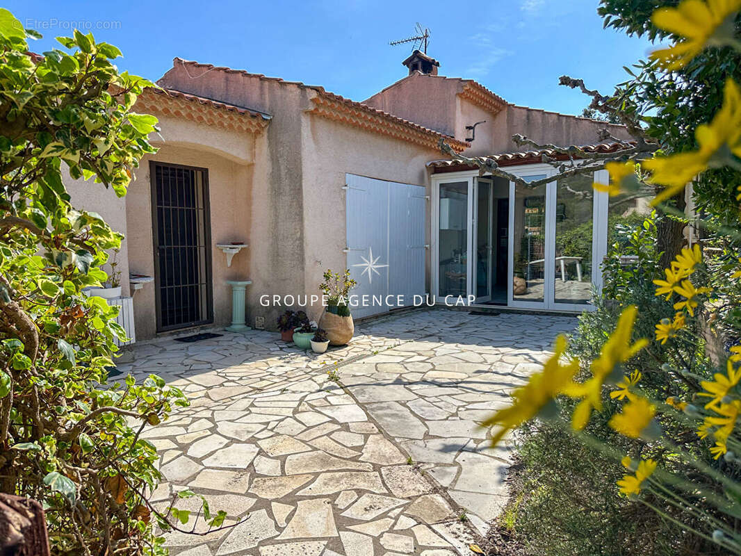 Maison à LES ISSAMBRES