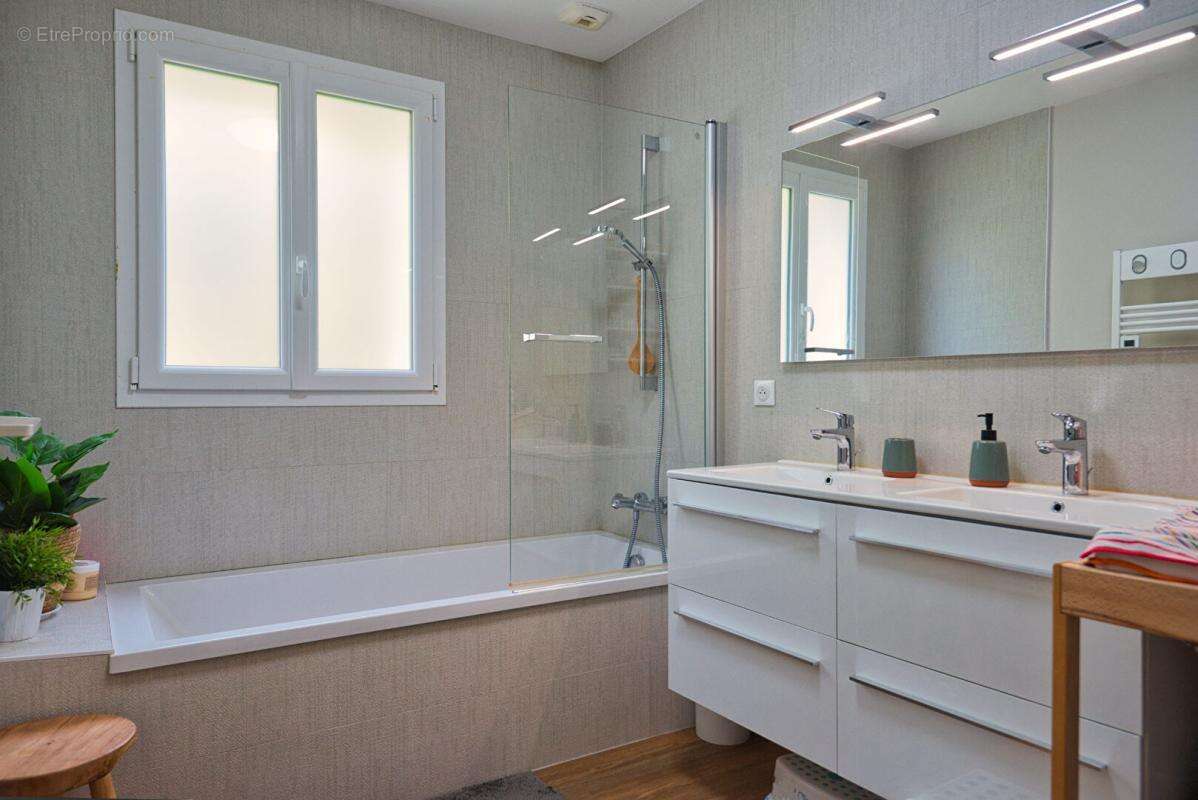 Maison à SAINT-SEBASTIEN-SUR-LOIRE