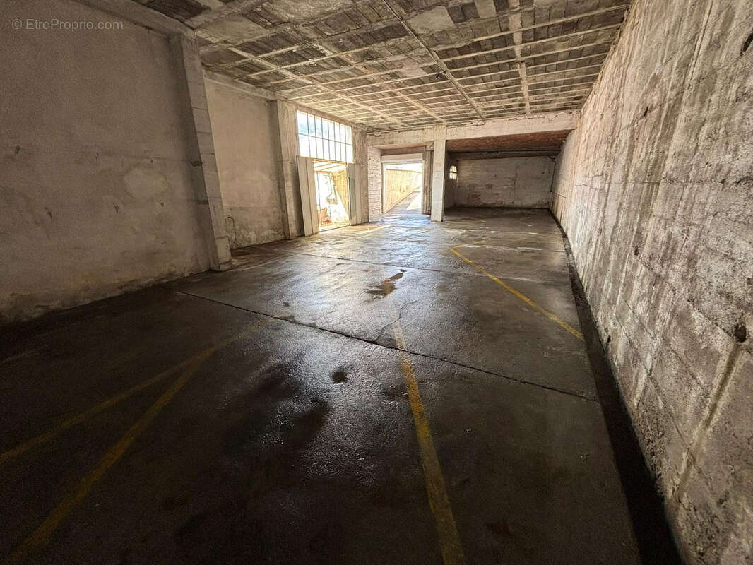 Parking à LE PERTHUS