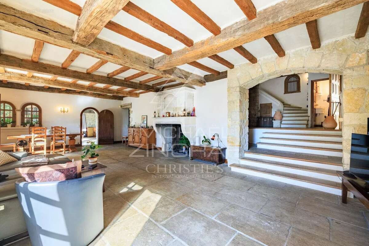 Maison à TOURRETTES-SUR-LOUP