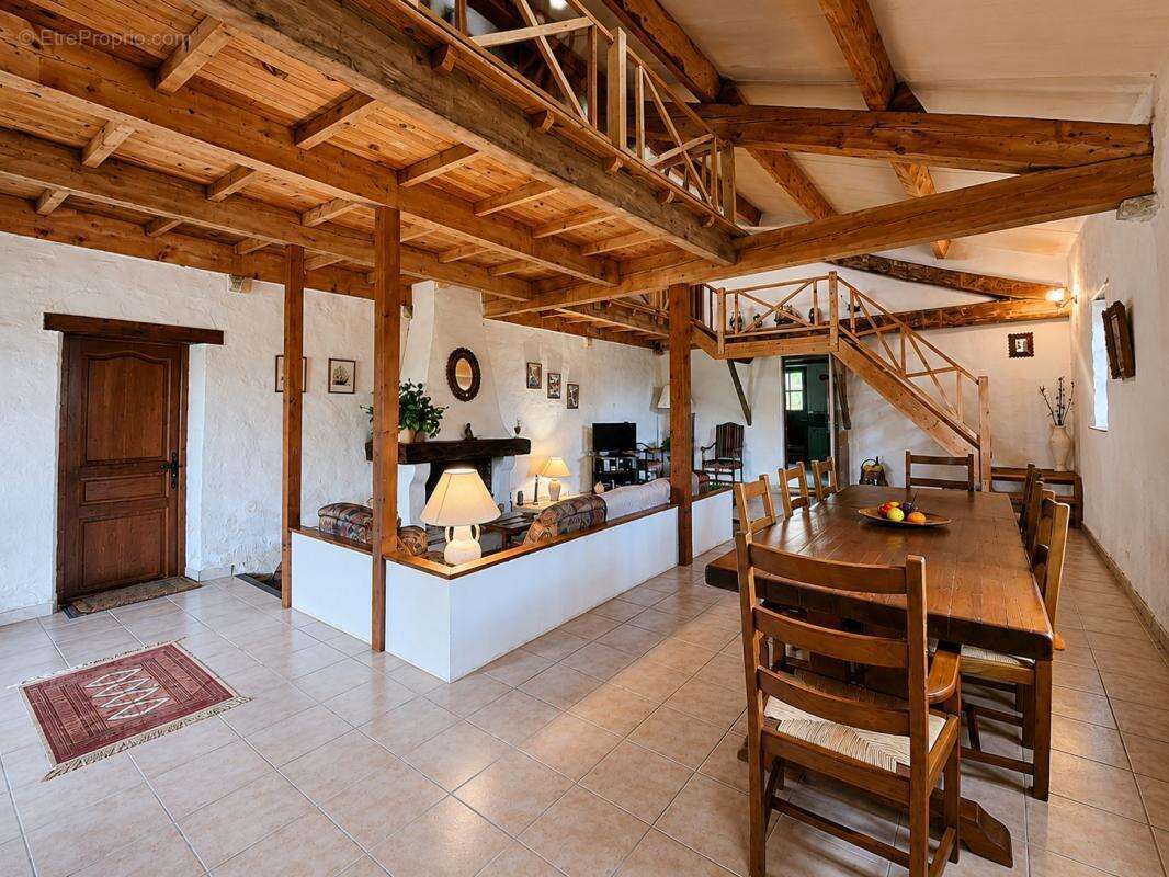 Mas RIBAUTE LES TAVERNES avec terrain plat de 11000 m² - photo 3