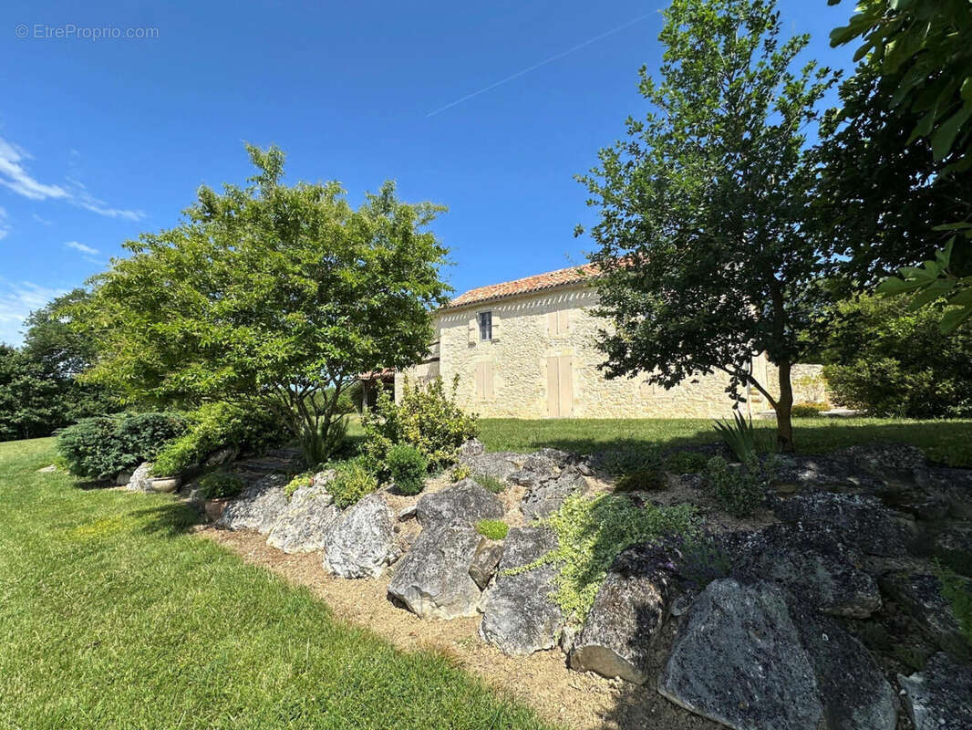 Maison de campagne en pierre sur plus d'un hectare - photo 4