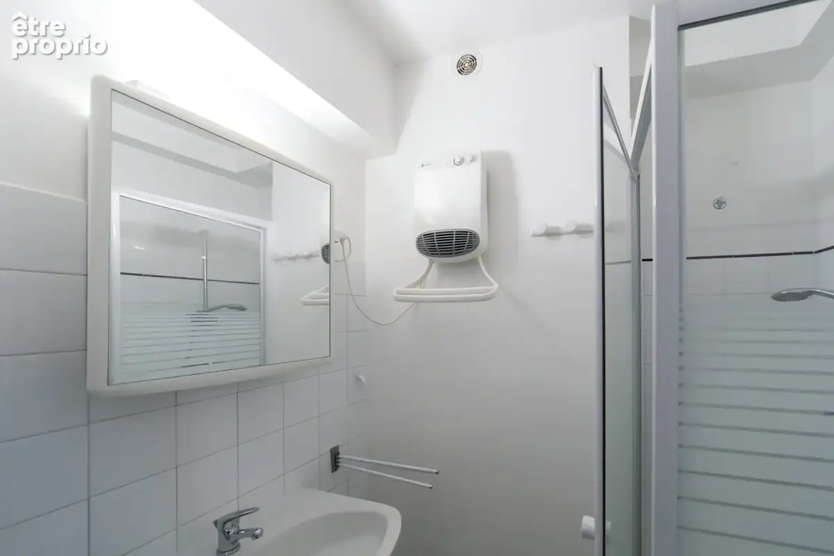 Appartement 2 pièces - place de parking intérieure et cave - 51000 euros - photo 6