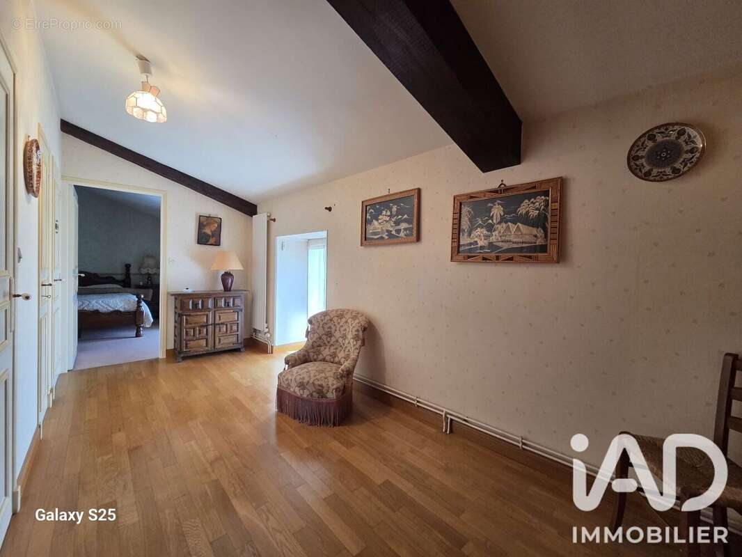 Maison 188 m² à Neuville-De-Poitou  - photo 9