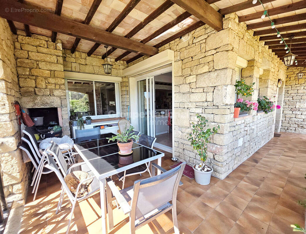 Maison à SAINT-CHAMAS