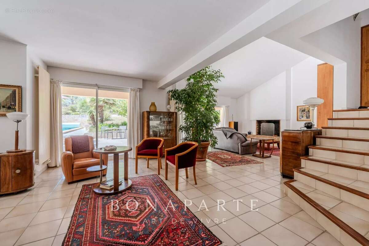 Saint-Clément-de-Rivière – Villa avec piscine et jardin paysager de 2 195 m² à proximité de Montpellier - photo 3