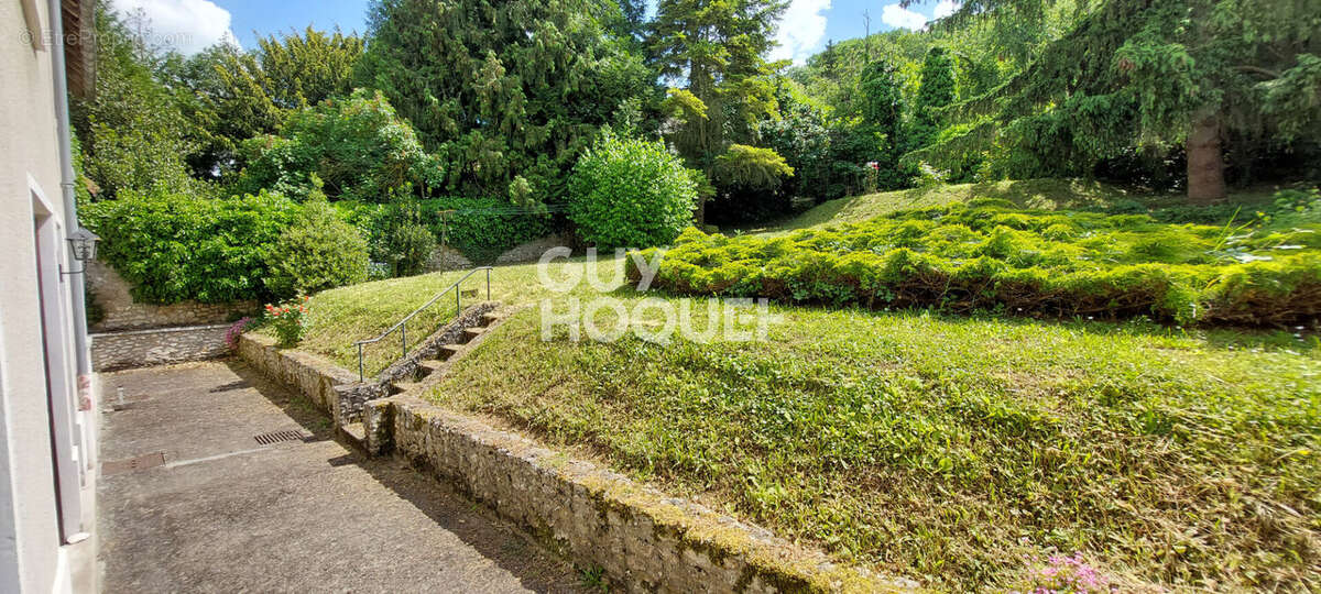 Maison à MEZIERES-SUR-SEINE