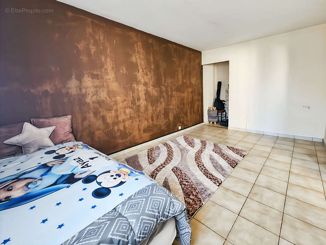 Appartement à SAVIGNY-LE-TEMPLE