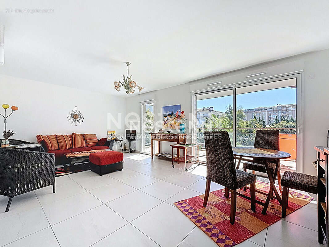 Appartement à VALLAURIS