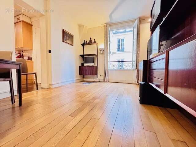 Paris 7e – Avenue de la Bourdonnais / Champ-de-Mars – Élégant 3 pièces de 51 m² – 4e étage avec ascenseur – Charme de l'ancien - photo 8