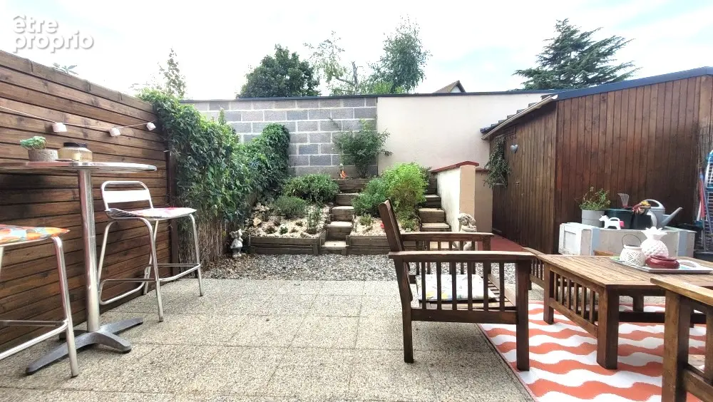 IFS PLAINE : maison de 2015 proche des transports en commun, 3 chambres, avec jardin - photo 3