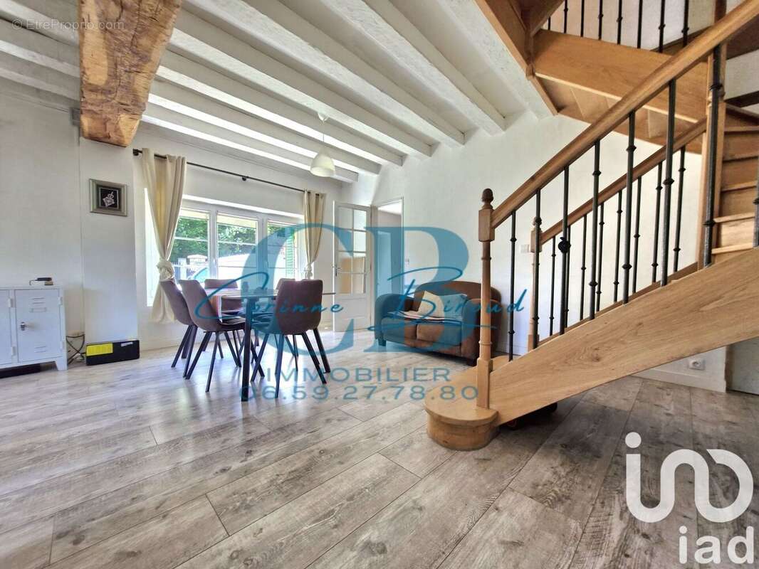 Photo 5 - Maison à VALLANGOUJARD