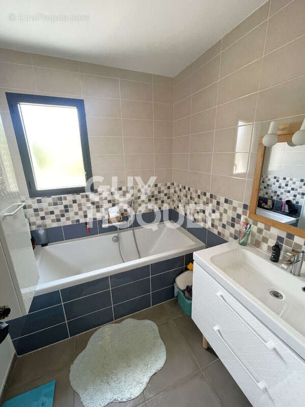 Maison à CHATEAUNEUF