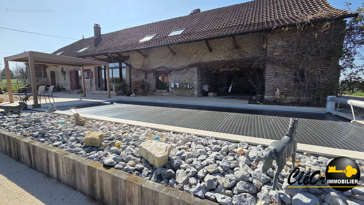 Maison à MOUTHIER-EN-BRESSE