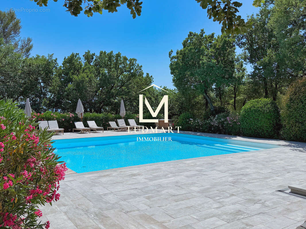 Propriété de caractère avec ancienne bergerie rénovée, piscine et 7,5 hectares en Provence - photo 5