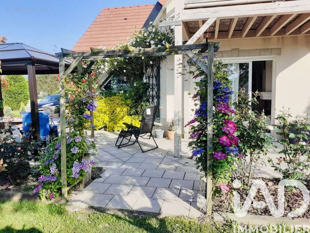 Maison 180 m² à Neuville-Ferrieres  - photo 5