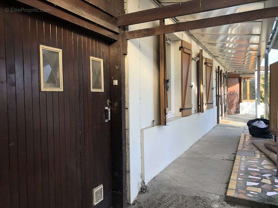 VERTHEUIL MAISON T3 GARAGE, COURS, QUARTIER CALME  - Maison à SAINT-JULIEN-BEYCHEVELLE