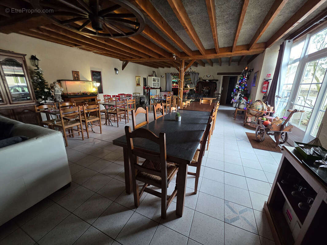 Commerce à COUSSAY-LES-BOIS