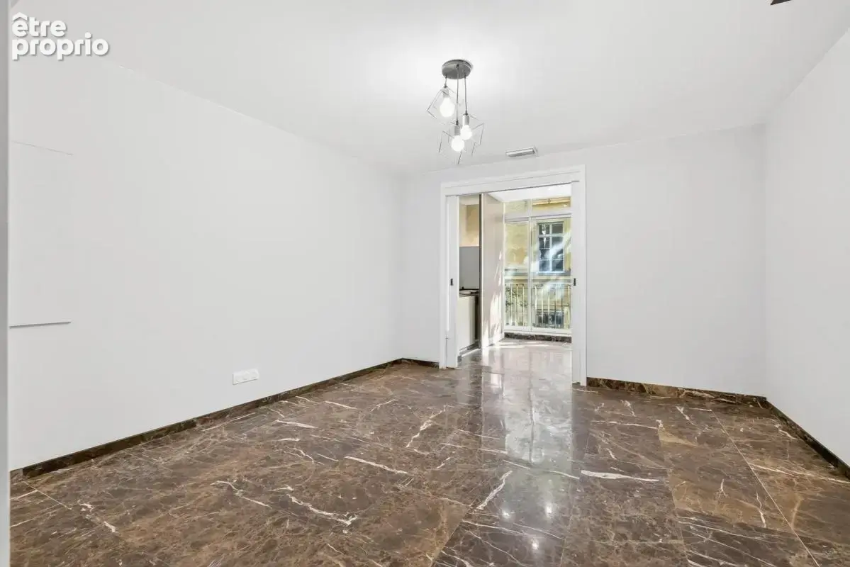 Appartement ensemble de bureaux 6 pièces de 152 m² à Avignon - photo 9