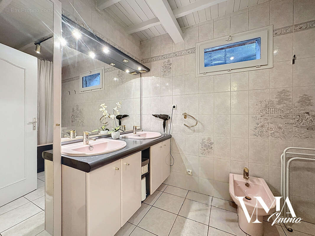 Maison à NEUVILLE-SUR-SAONE