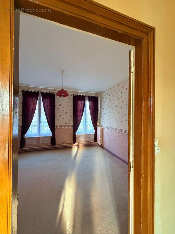 Maison à CRECY-SUR-SERRE