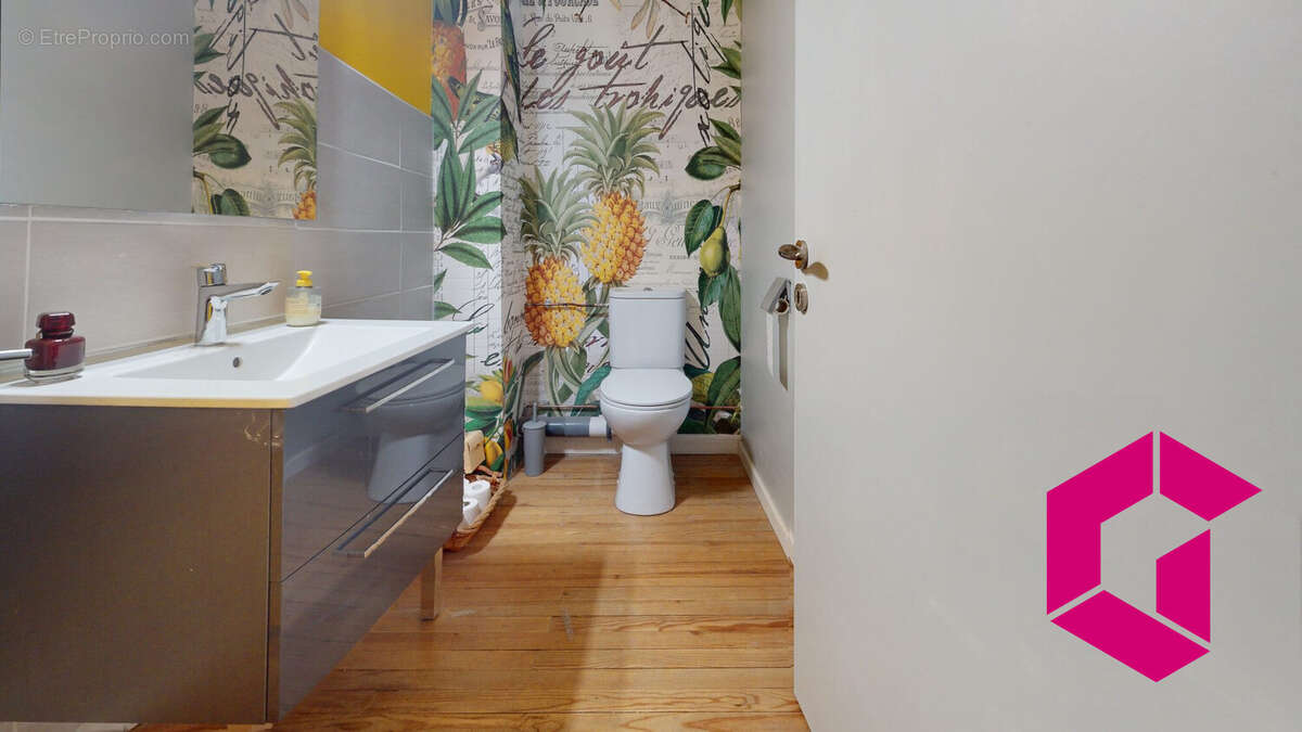 Maison à SAINT-GERMAIN-LEMBRON