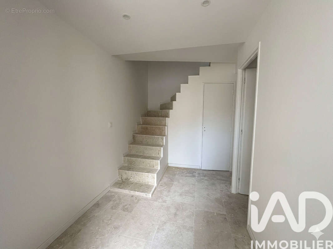 Maison 82 m² à Saint-Gilles  - photo 4