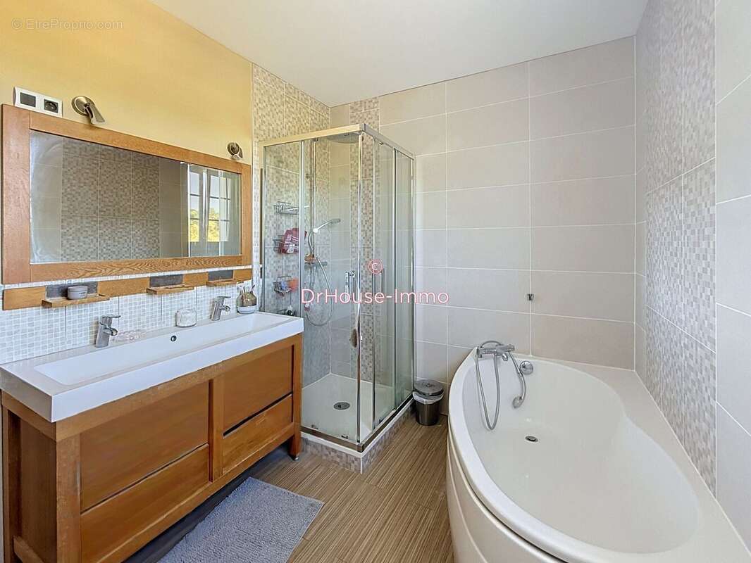 Maison 200 m² à Gond-Pontouvre  - photo 9