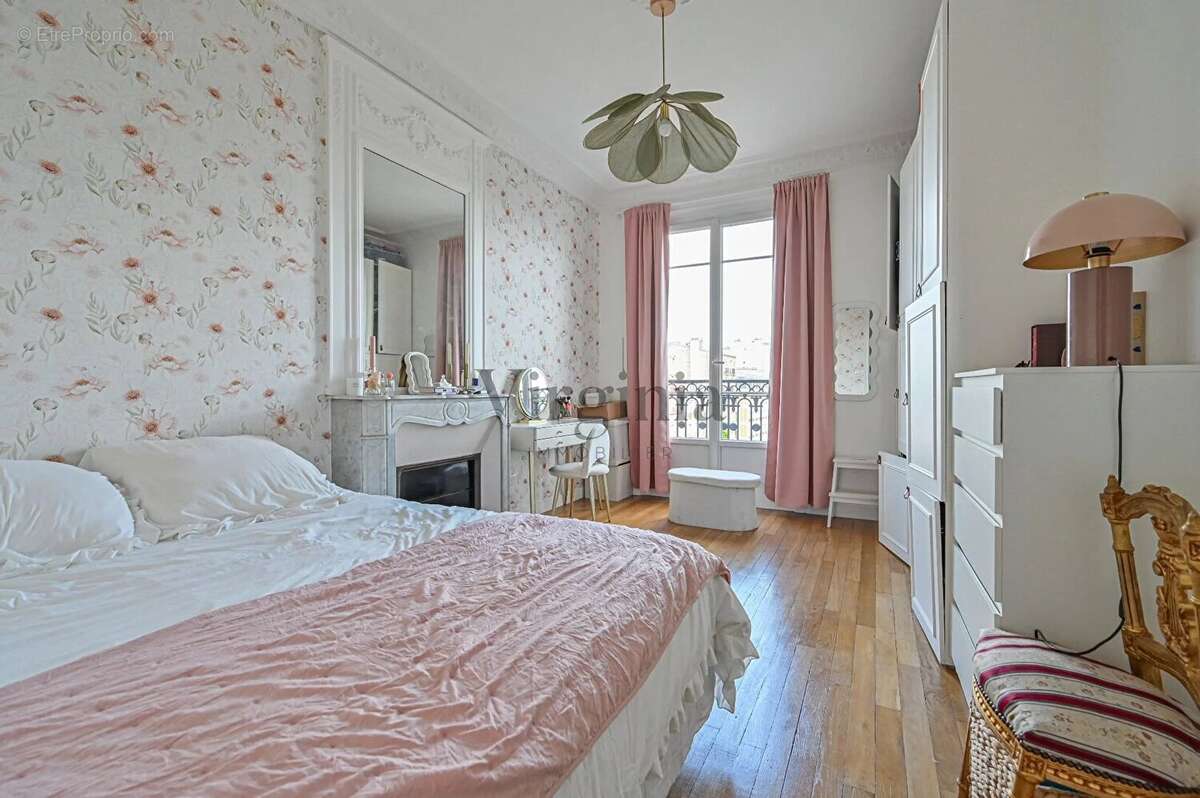 Appartement à CHARENTON-LE-PONT
