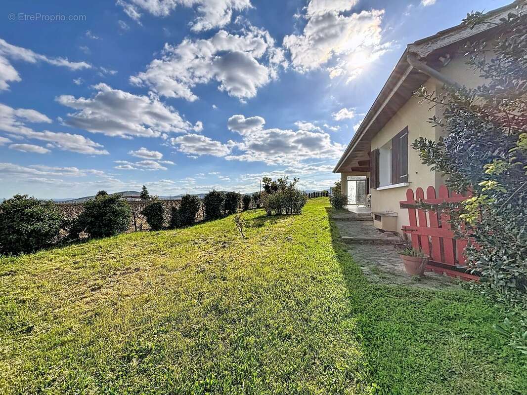 Maison à VILLIE-MORGON