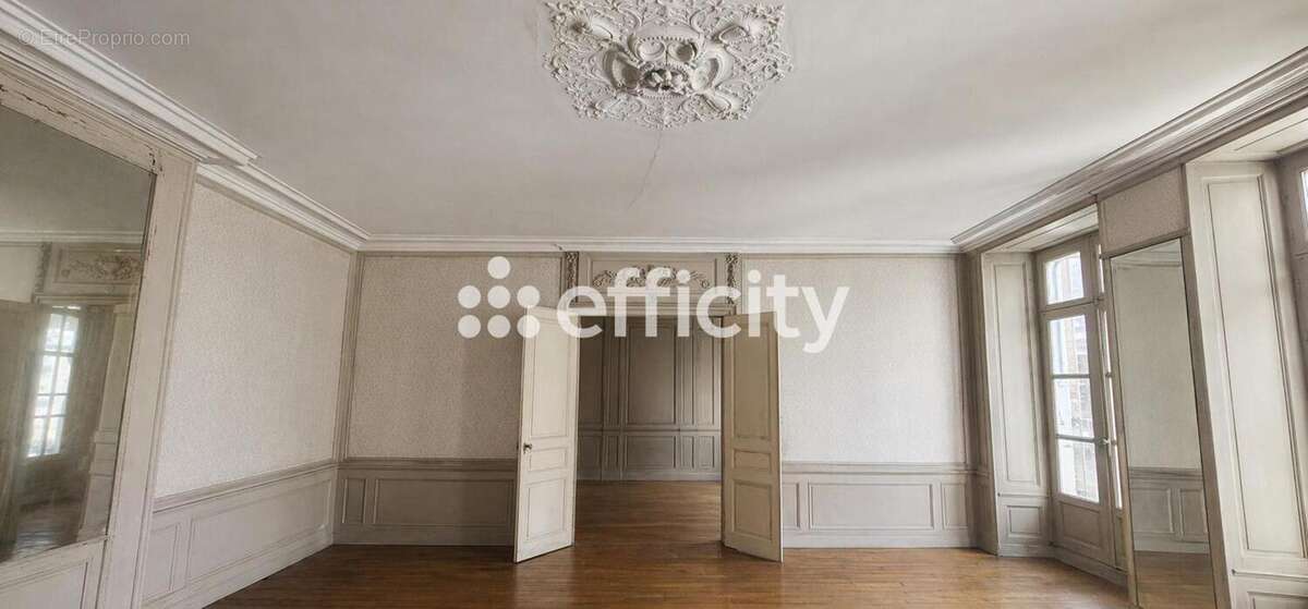 Appartement 400 m² à Niort  - photo 17