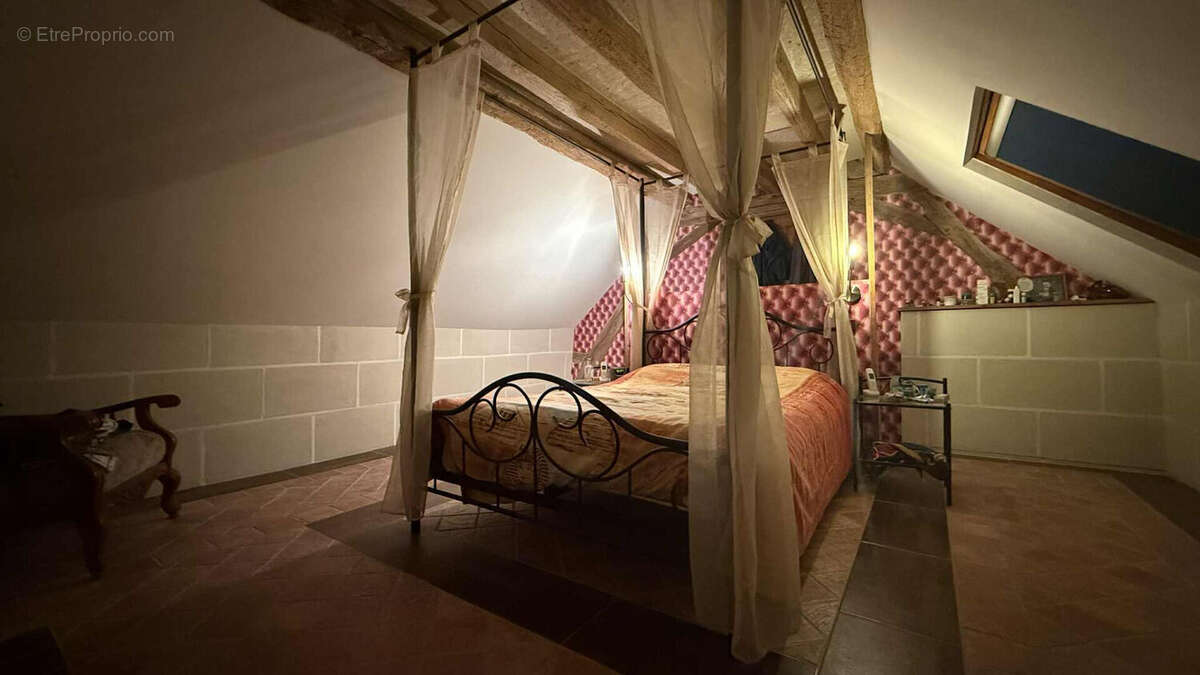 Maison à SEMUR-EN-VALLON